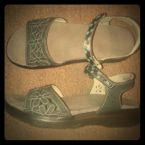 Jambu Sandals - Picture 1 of 3